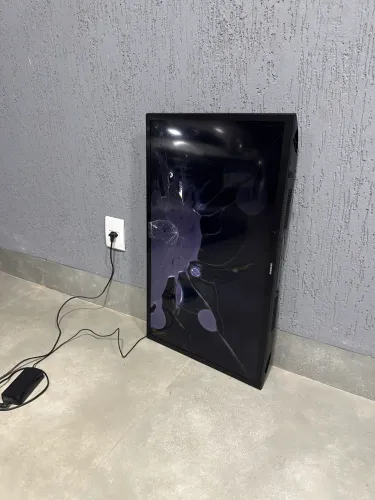 Vendo peça de televisão Samsung quebrada
