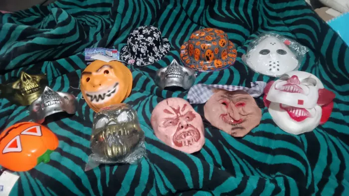 LOTE DE MÁSCARAS E ACESSÓRIOS DE HALLOWEEN À VENDA! ?