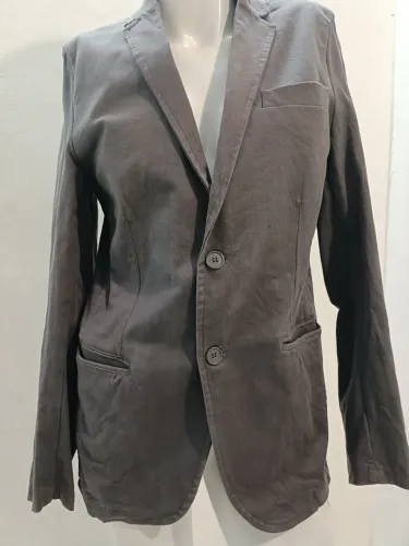 Blazer Slim  marca Remu Fenut Tam 52 cinza chumbo. 