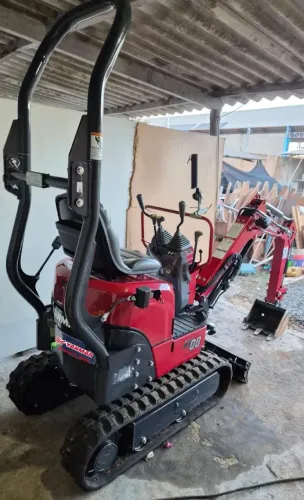 Mini escavadeira Yanmar SV08 semi novo