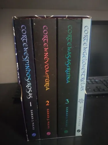 Primeiro Box de Corte de espinhos e rosas