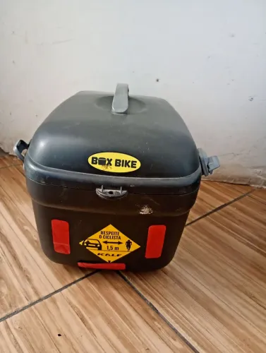 Baú pequeno para bicicleta - usado - R$100