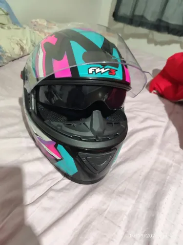 Vendo capacete Fw3 novo.