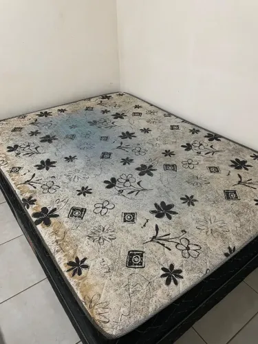 Duas camas box uma de casal e a outra de solteiro