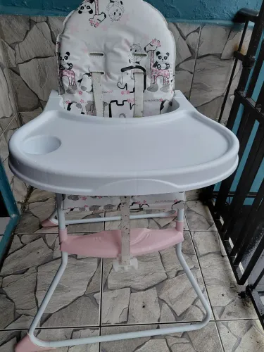 Cadeirinha de alimentação para bebe Branca e Rosa