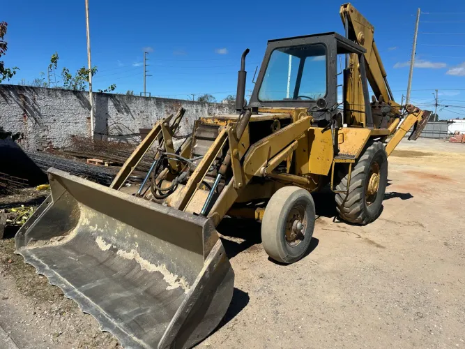 Retroescavadeira Case 580H