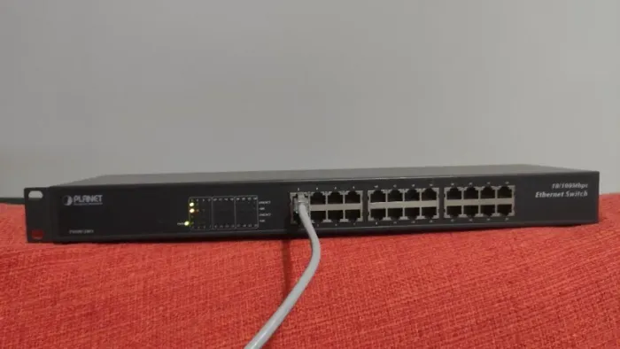 Switch 10/100 não gerenciável Planet