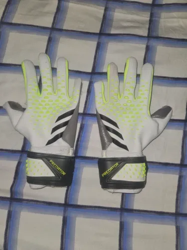 Luva de goleiro predator adidas