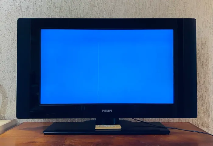 TV Philips 37" LCD HDMI - Funcionando (Com Detalhe Fino na Tela)