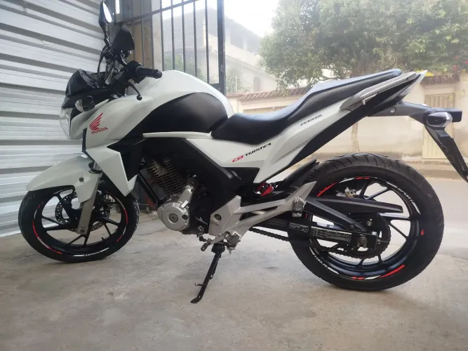 Twister 250 com manual e chave reserva apenas 39 mil km rodados R$16.000