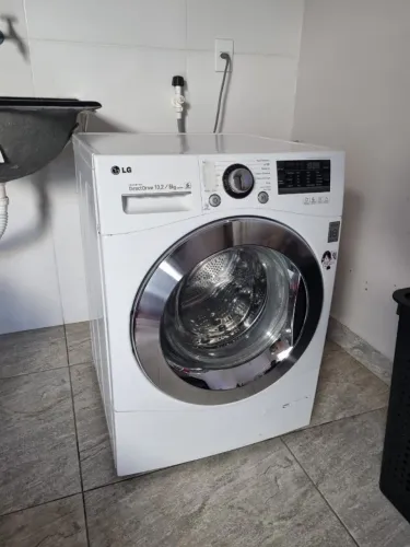 Máquina de Lavar LG inverter direct drive 10,2kg / 6kg lava e seca