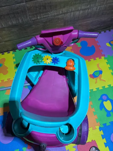 Triciclo Bandeirantes Velobaby  Pedal e Passeio musical com porta Garrafa