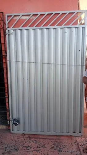 Portão de ferro usado e conservado pra orçamento barato promoção aceita cartão e Pix 