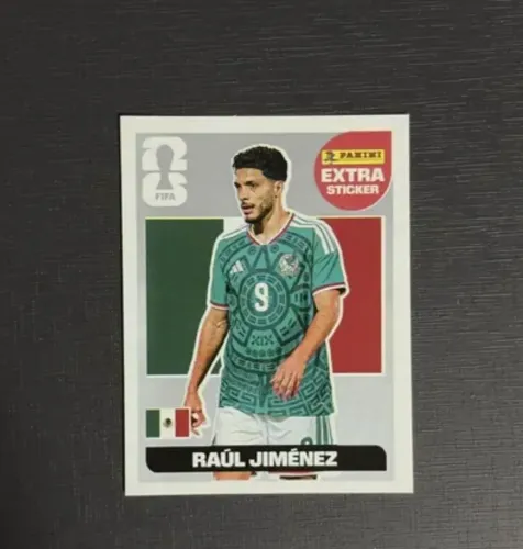 Raul jimenez prata e Alphonso davies bronze