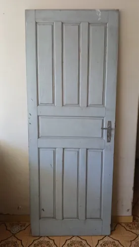 Porta em madeira maciça