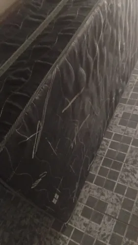 Cama de solteiro usada