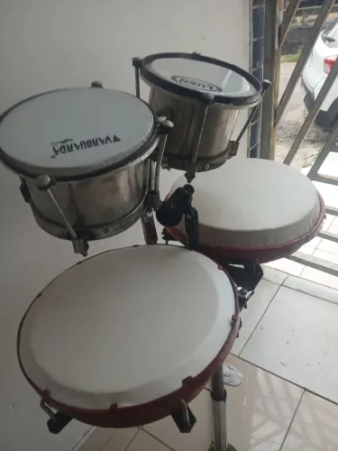 Vendo par de percusão e um par de bongo