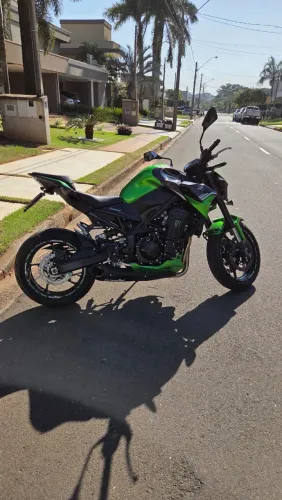 Kawasaki Z900 - 2021 em estado de Zero - Com acessórios - Tenho originais