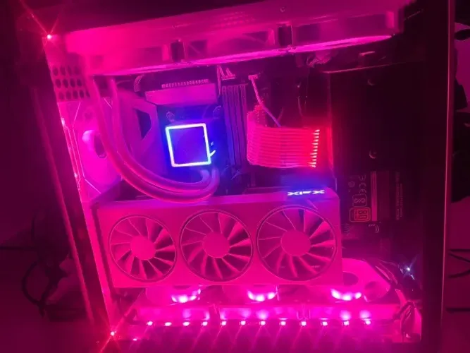 XFX Swift RX 9070 XT WHITE TRIPLE FAN GAMING EDITION - 1 semana de uso