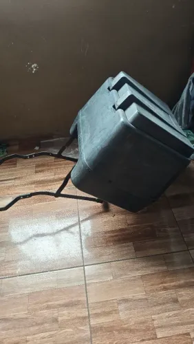 Baú com suporte soldado.