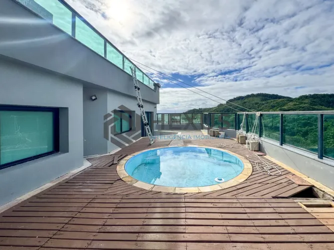 Cobertura com varanda e lazer a 300m da praia no Jardim Astúrias, Guarujá