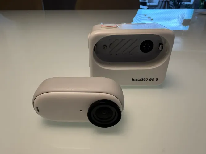 Câmera de Ação Insta360 Go 3 + Kit de Acessórios