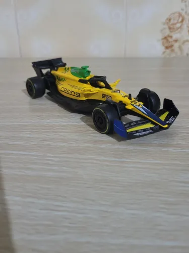 Miniatura F1 aprox 12cm