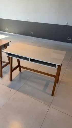 Mesa de Escritório Bege