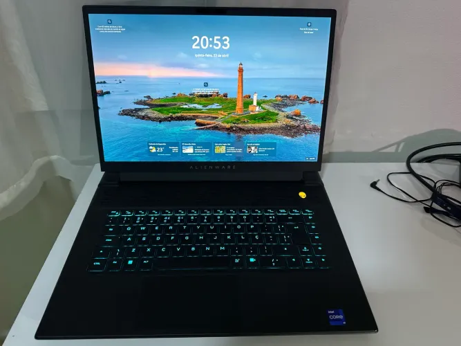 Dell Alienware m16