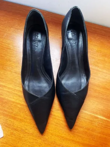 scarpin schutz feminino preto