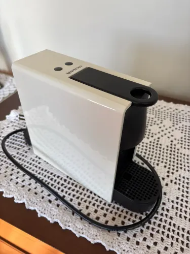 Nespresso Essenza Mini (modelo C30 ou D30)