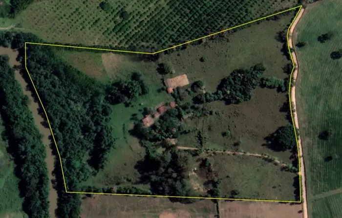 Sítio 13 Hectares, Rico em Água com Rio, Lago e Nascentes, Ótima Propriedade para Condomín