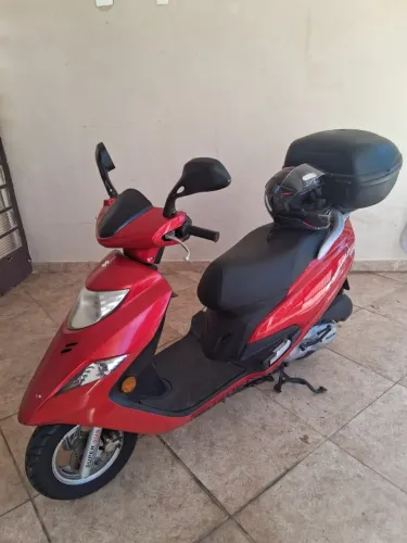 Moto em ótimo estado, pouco rodada