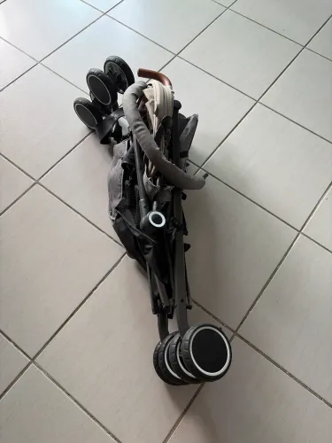 Carrinho guarda chuva de bebê 