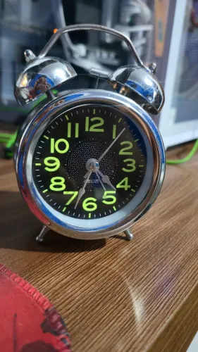 Relógio de mesa com despertador