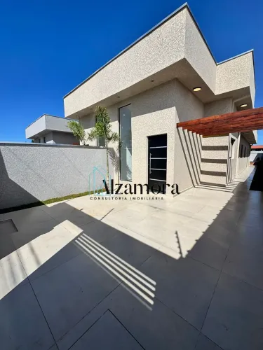 Casa com 3 dormitórios e Suíte a 400 metros da praia