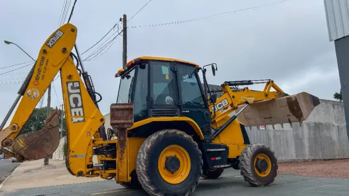 Retroescavadeira JCB 3CX Ano 2019