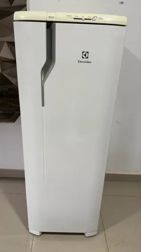 GELADEIRA ELECTROLUX 262L