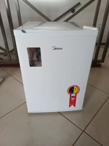 Frigobar Midea 71 litros