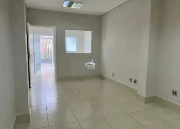 Casa comercial à venda ou locação no Bosque, Campinas-SP: 2 quartos, 3 salas, 2 banheiros,
