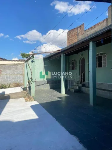 Casa residencial para alugar com 2 quartos e 4 vagas no Jardim Leblon