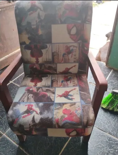 Poltroninha infantil do homem aranha