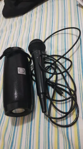Caixa de som com karaoke