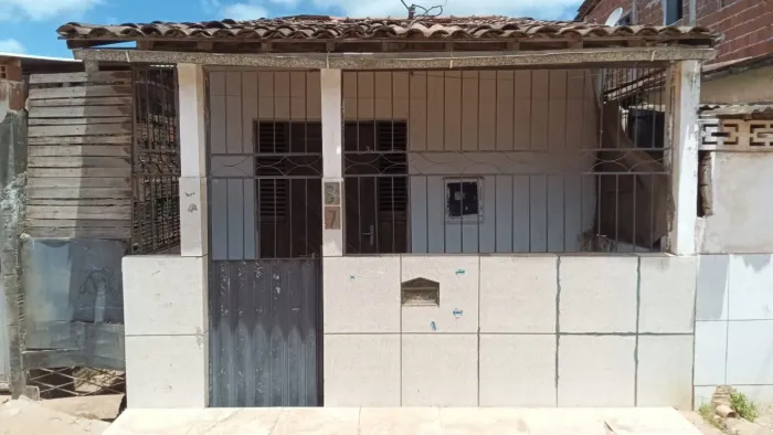 Casa com 2 dormitórios à venda por R$ 100.000 - Jardim Veneza - João Pessoa/PB