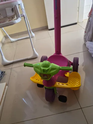 Triciclo de passeio para crianças