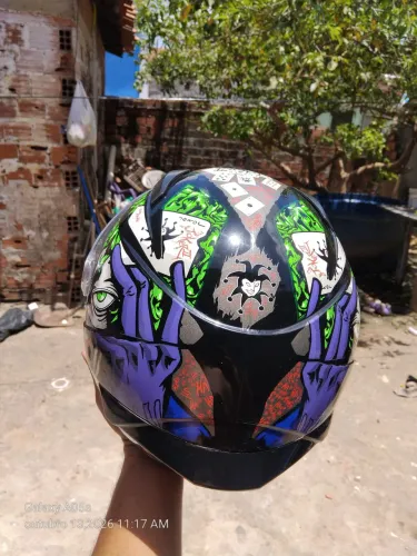 Capacete esportivo