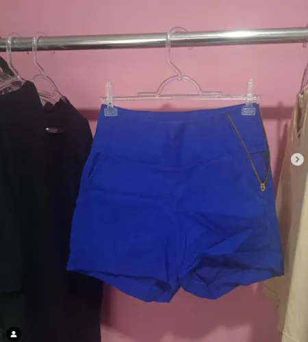 Short feminino azul royal com detalhe em zíper - ótimo estado
