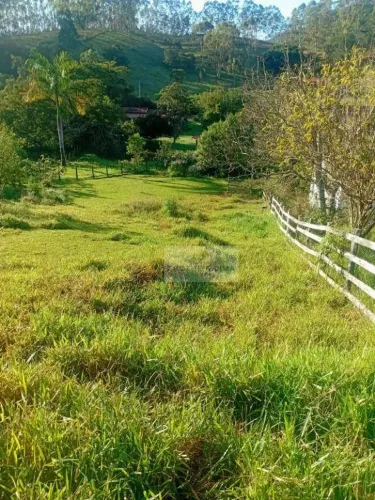 Chácara Escriturado à Venda em Lagoinha/SP  18.000 m² com Nascente e Casas