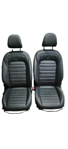 Bancos Fastback Abarth Custura vermelha