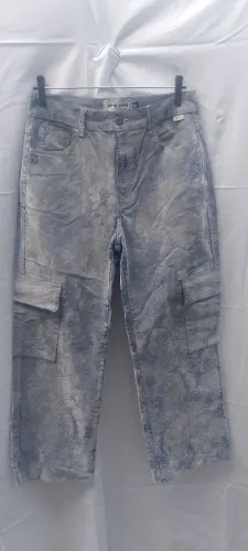 Calça camuflada unissex nova.